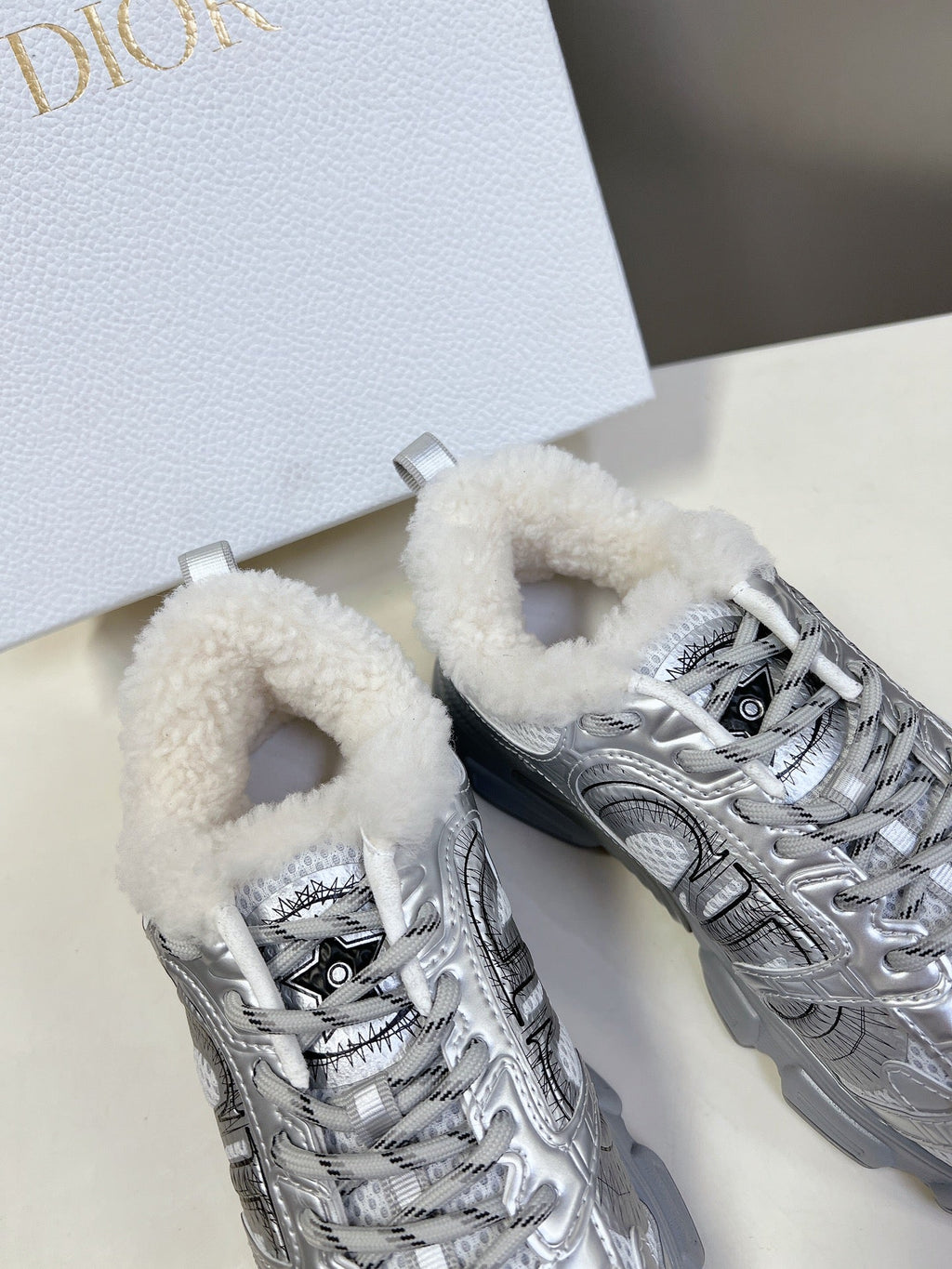 D-Sneakers