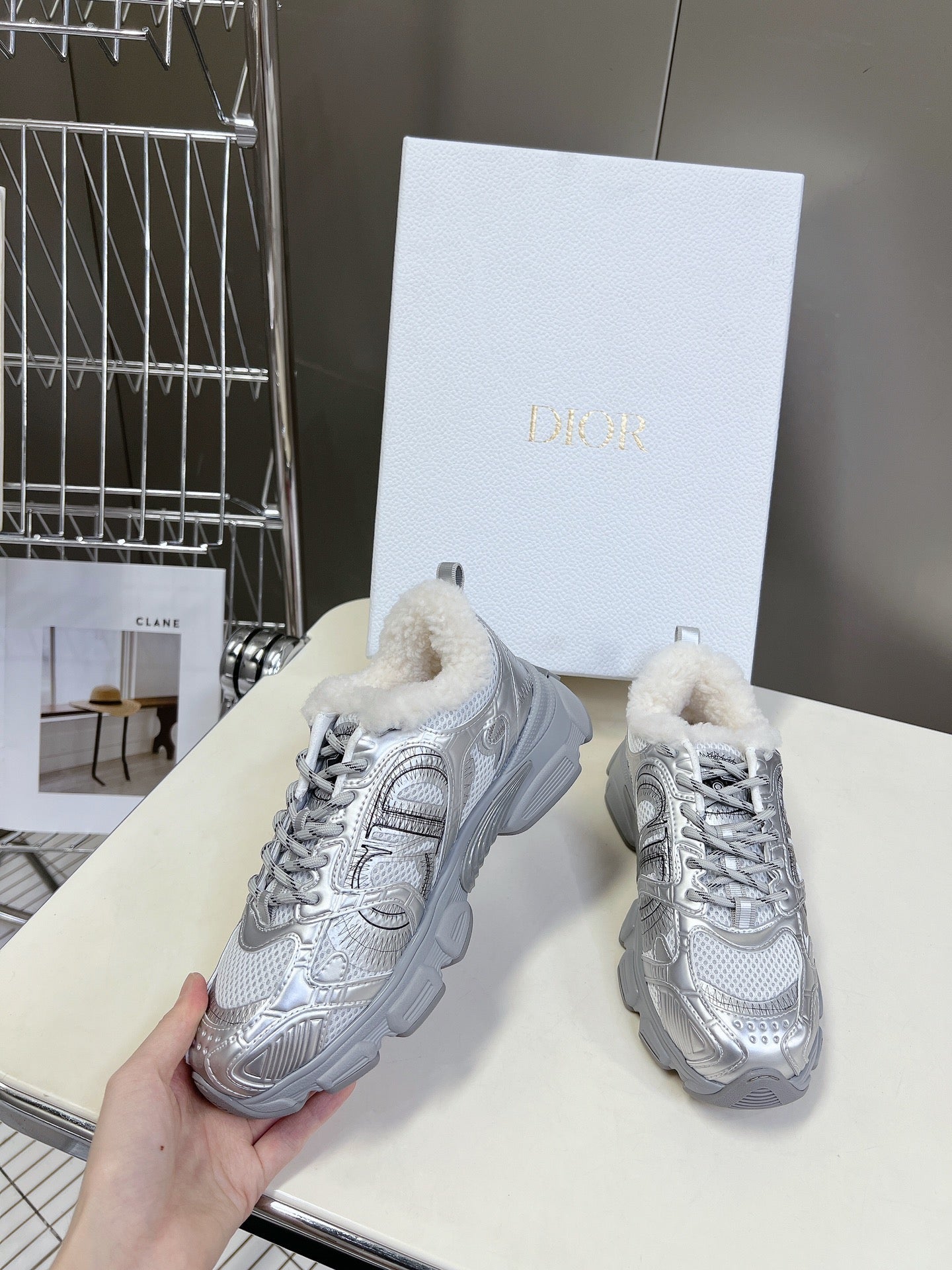 D-Sneakers