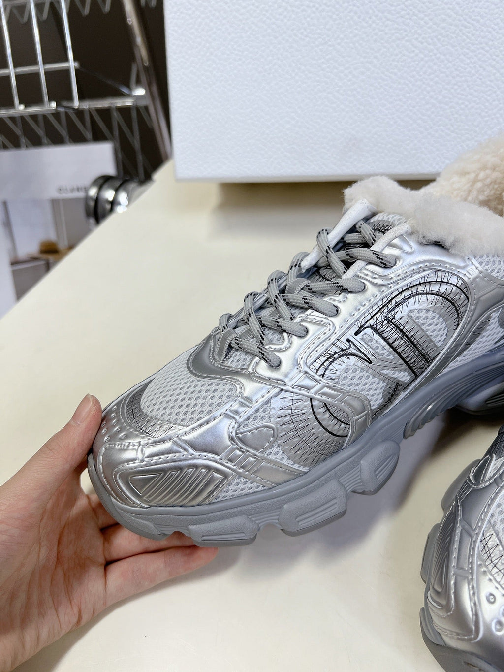 D-Sneakers