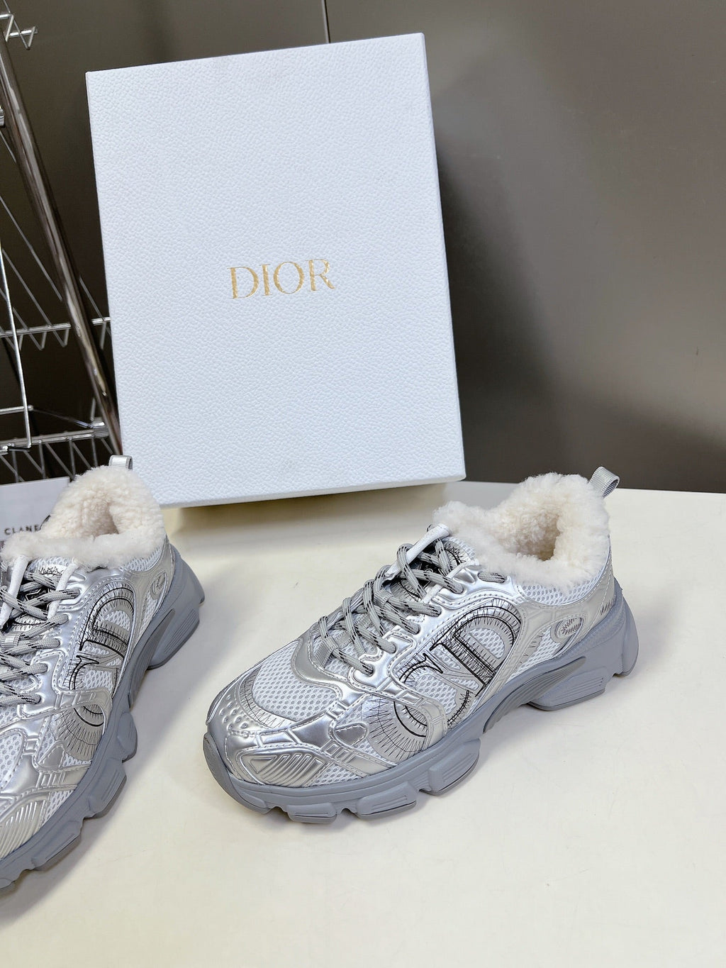 D-Sneakers
