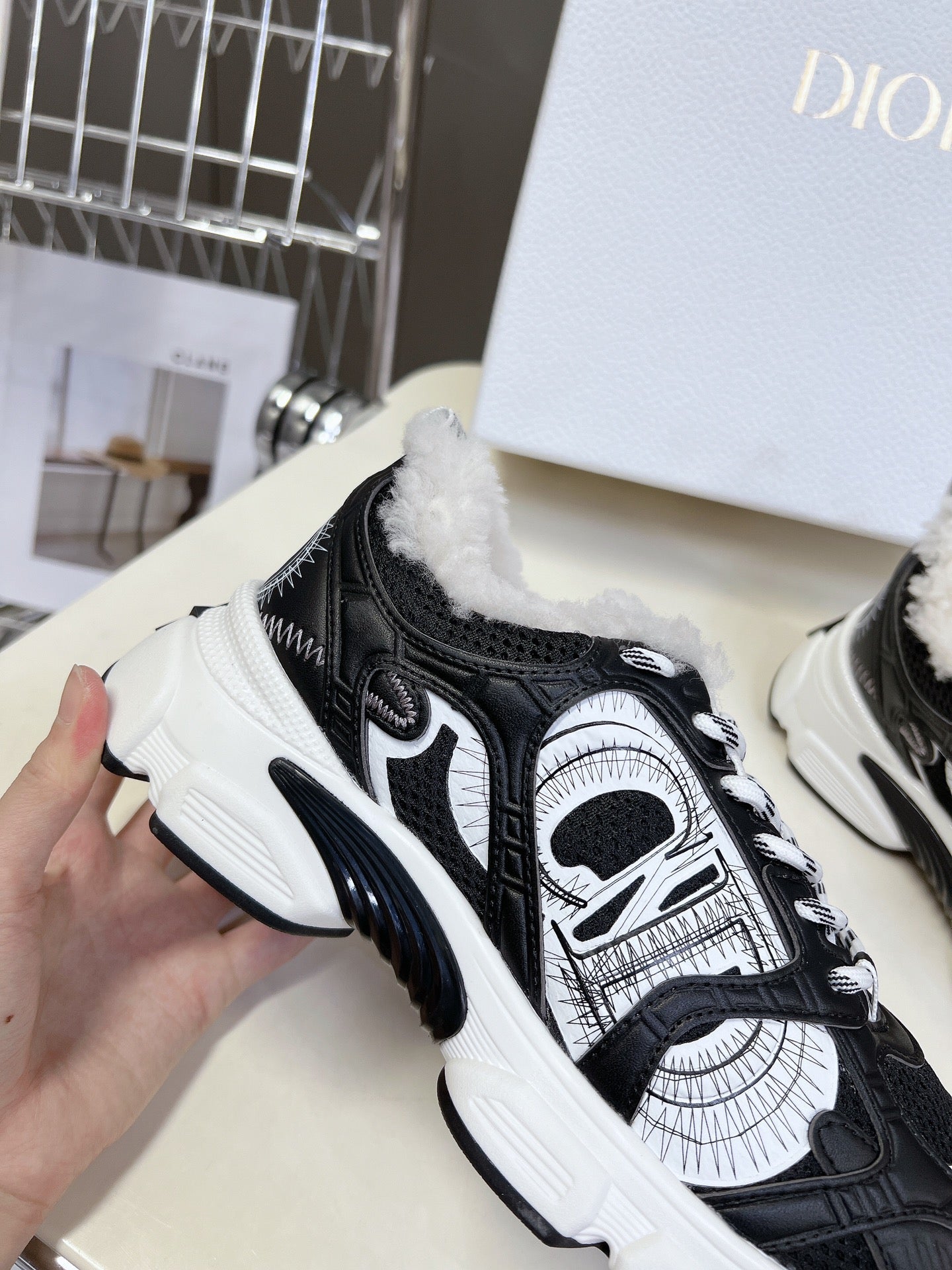 D-Sneakers