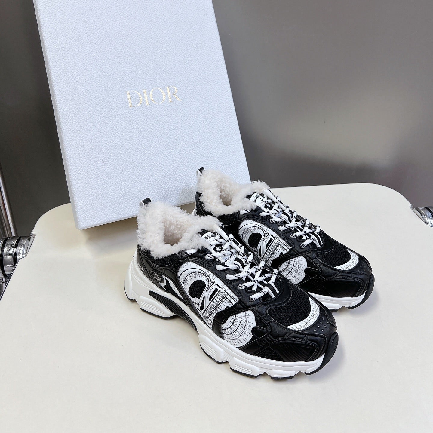 D-Sneakers