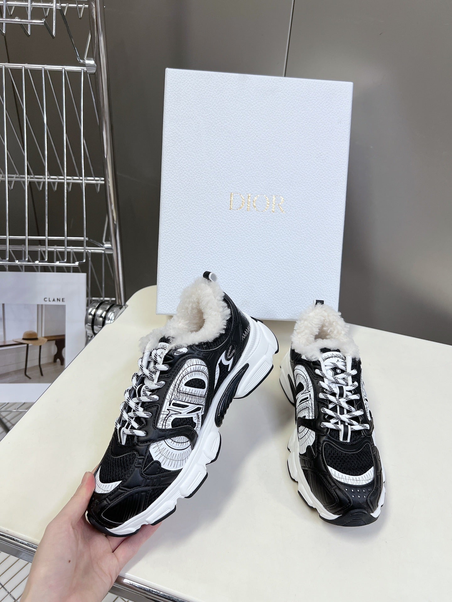 D-Sneakers