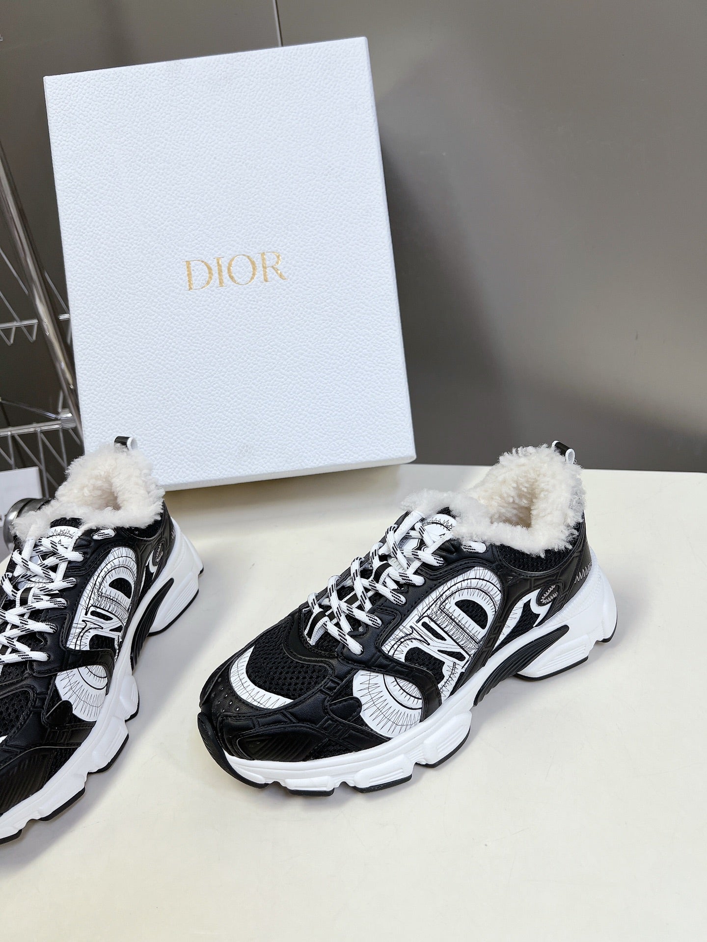 D-Sneakers