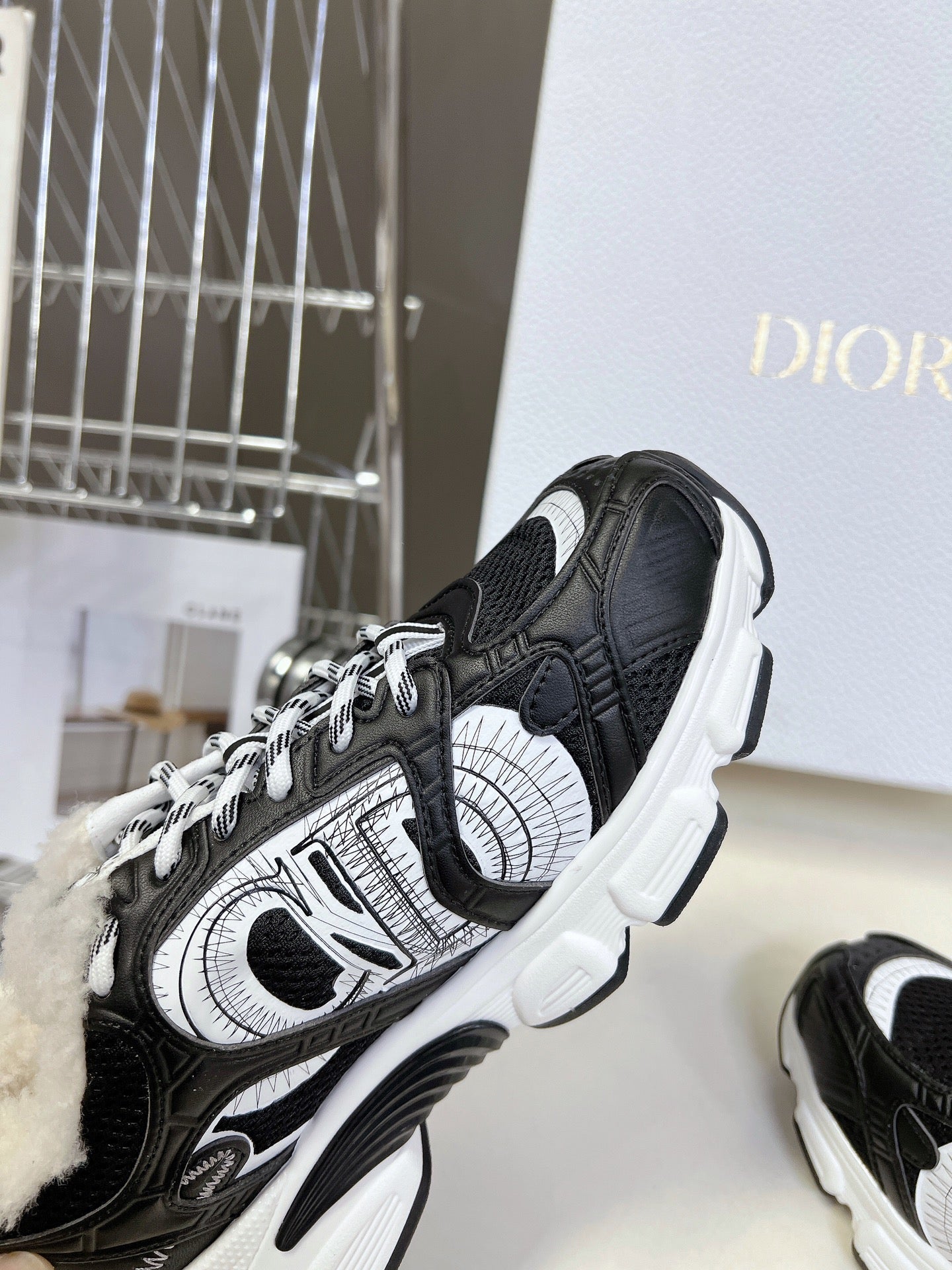 D-Sneakers