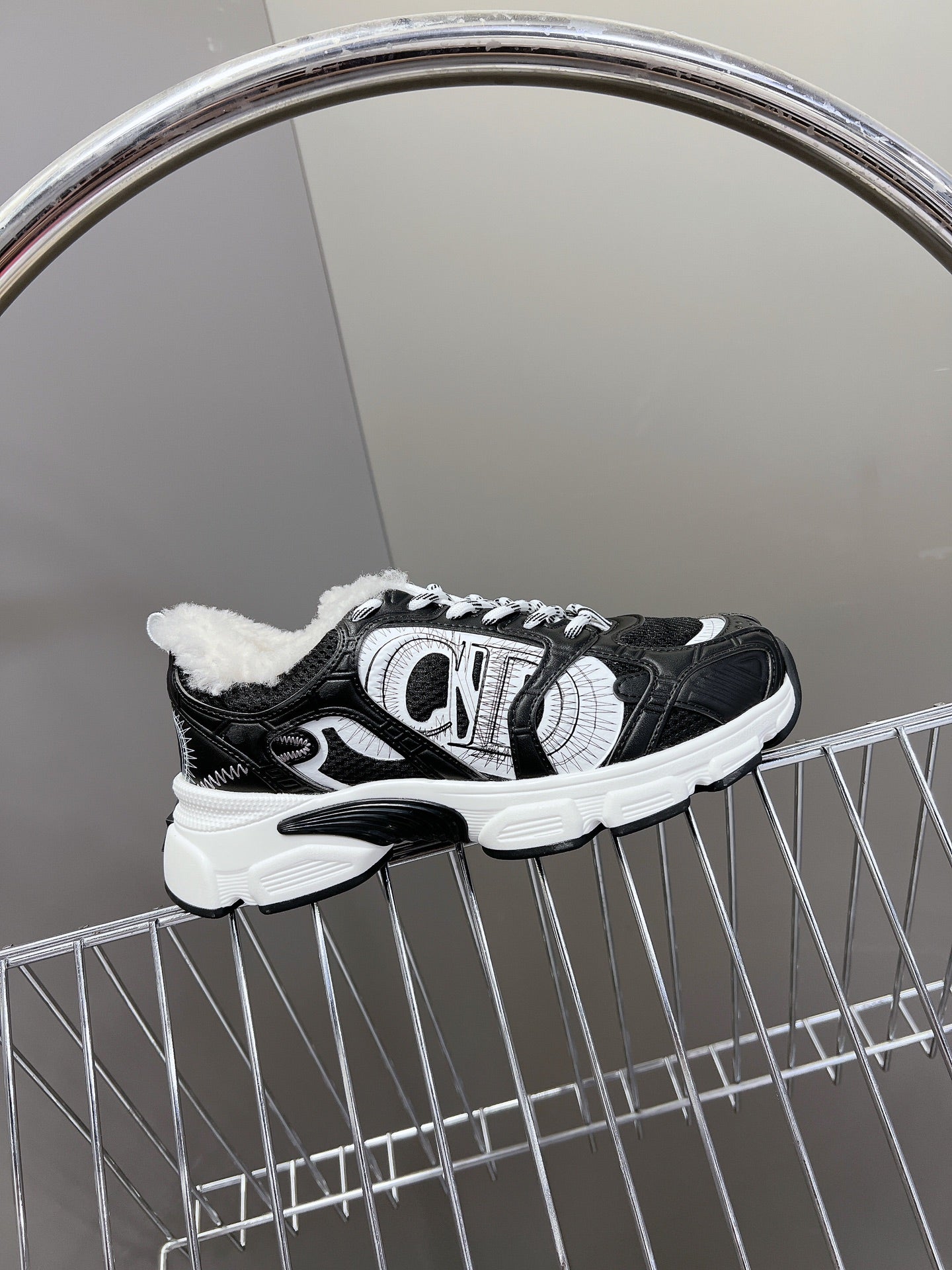 D-Sneakers