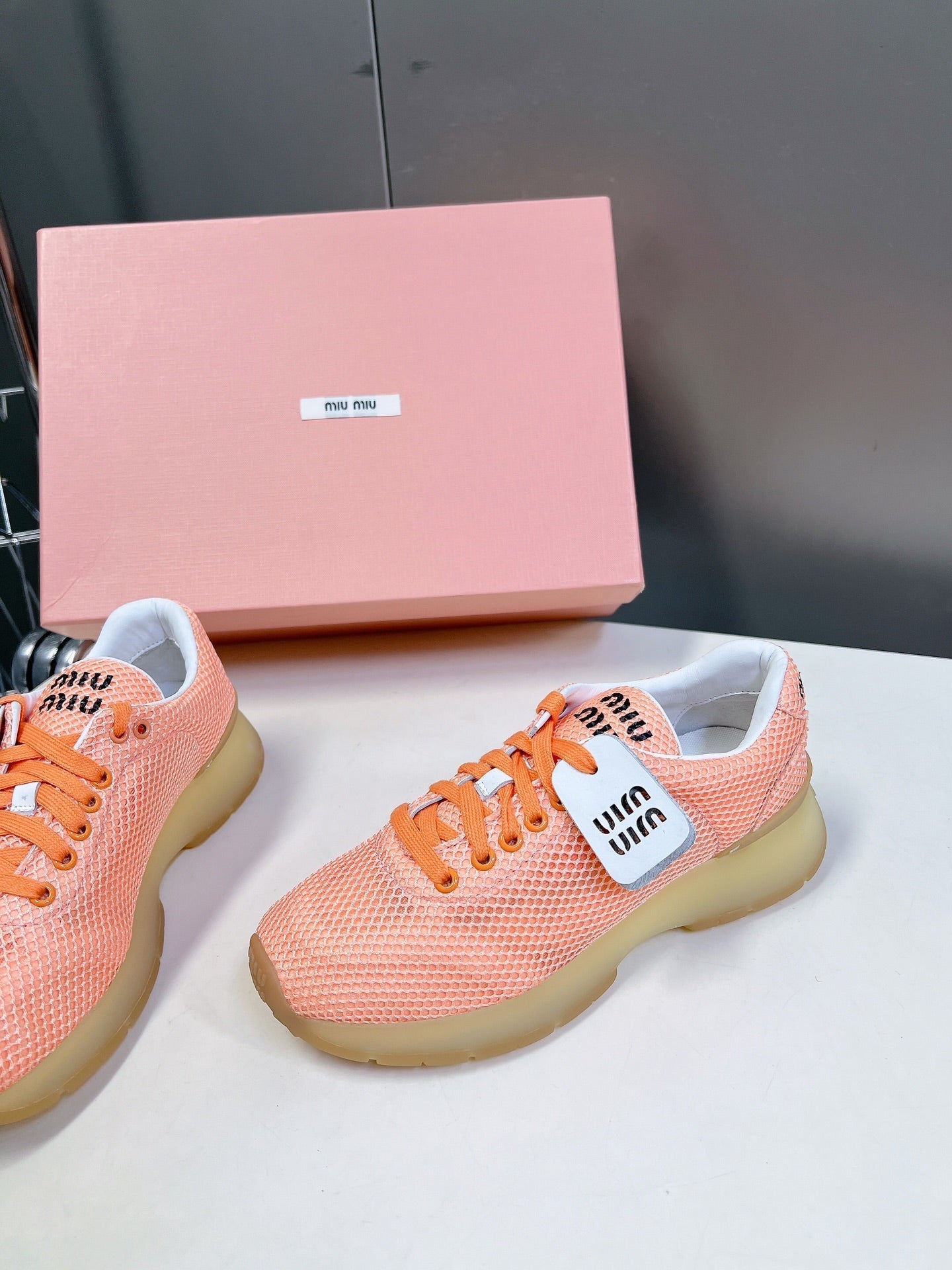 M-Sneakers