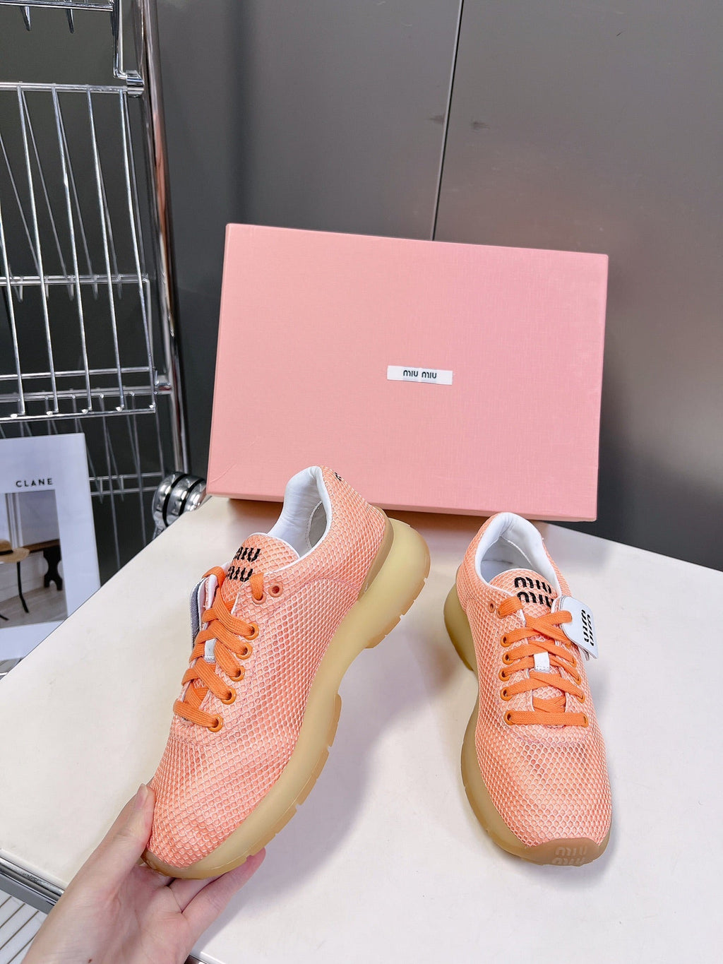 M-Sneakers