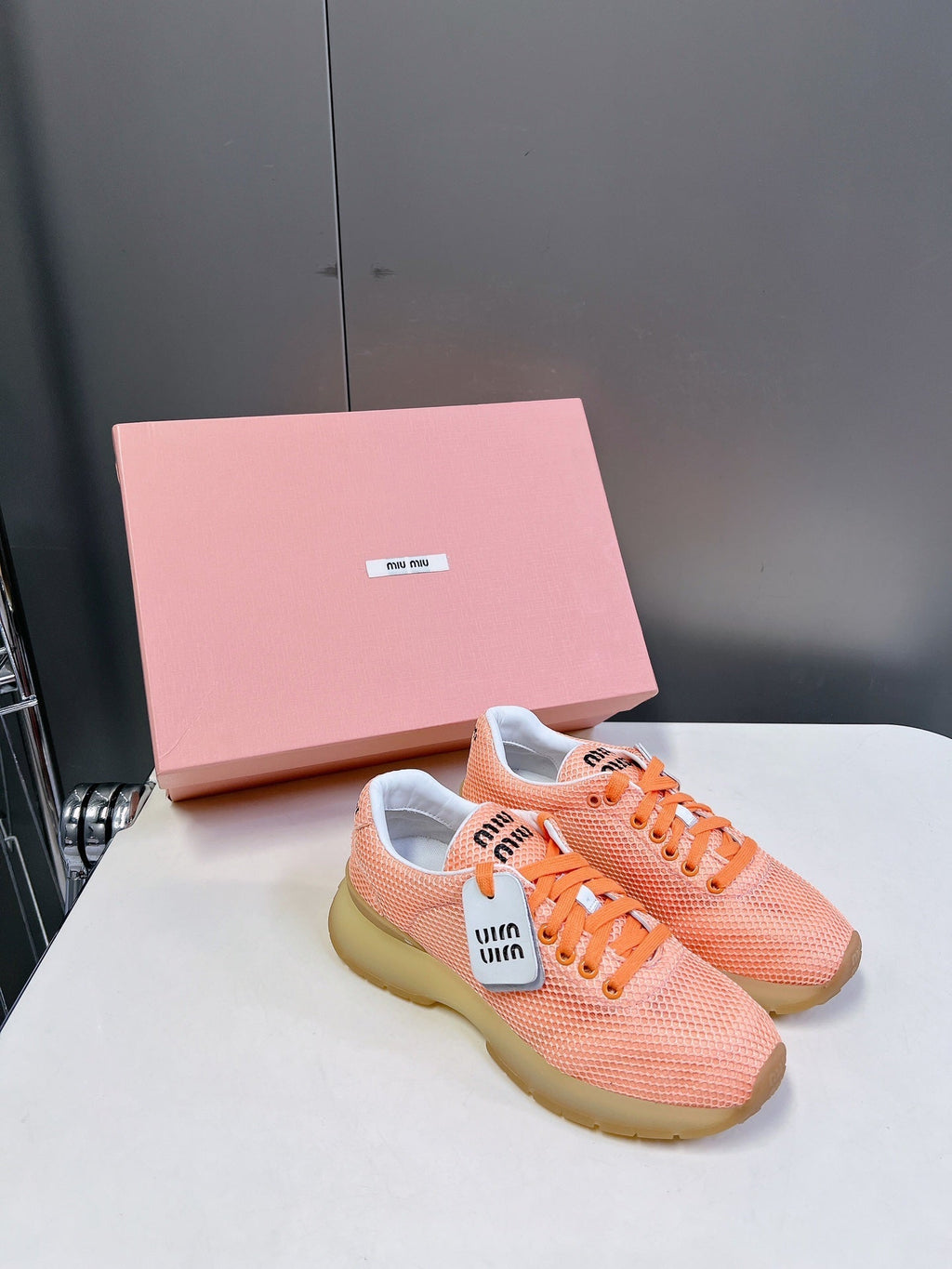 M-Sneakers