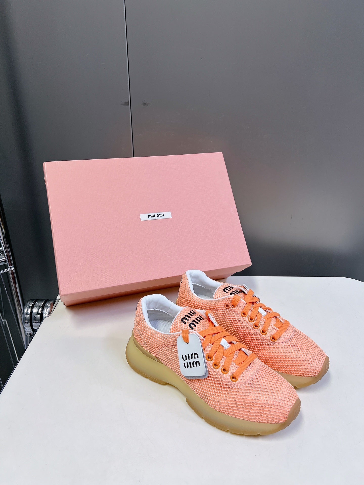 M-Sneakers