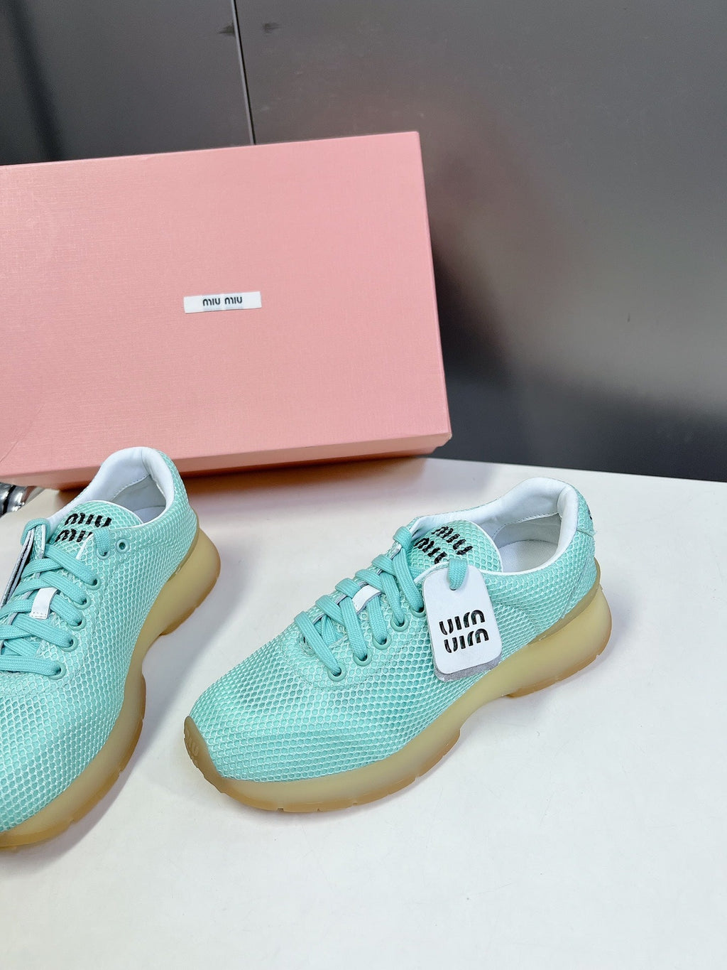 M-Sneakers