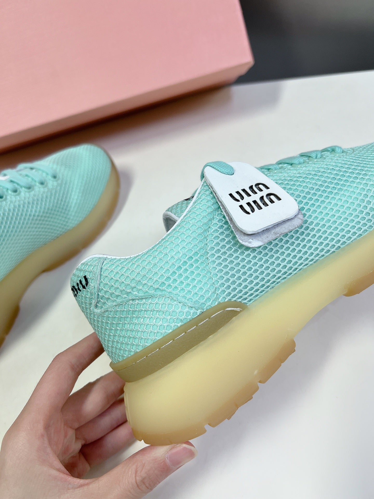 M-Sneakers