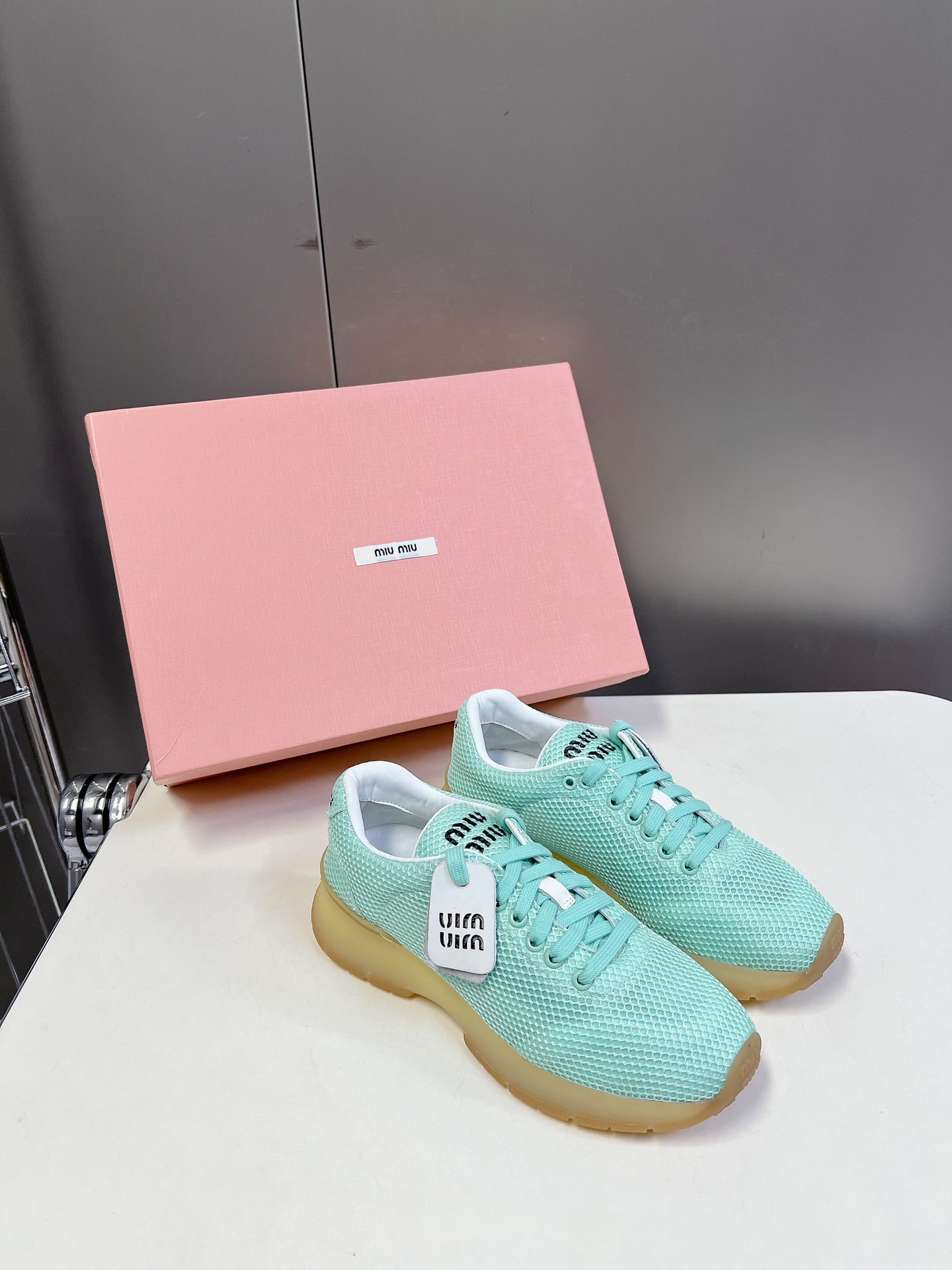 M-Sneakers