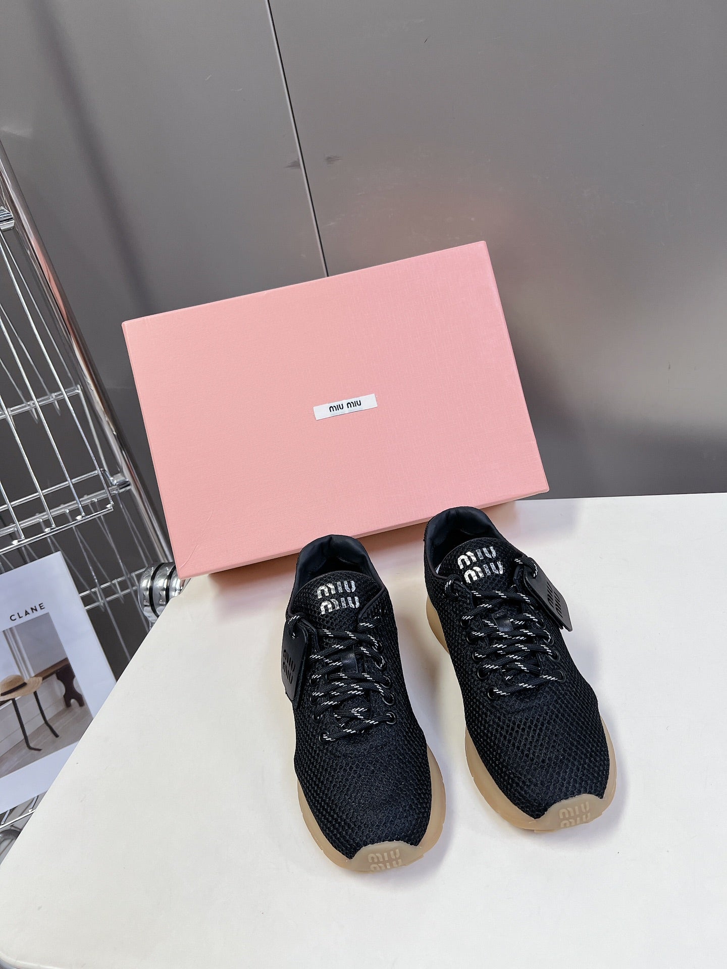 M-Sneakers