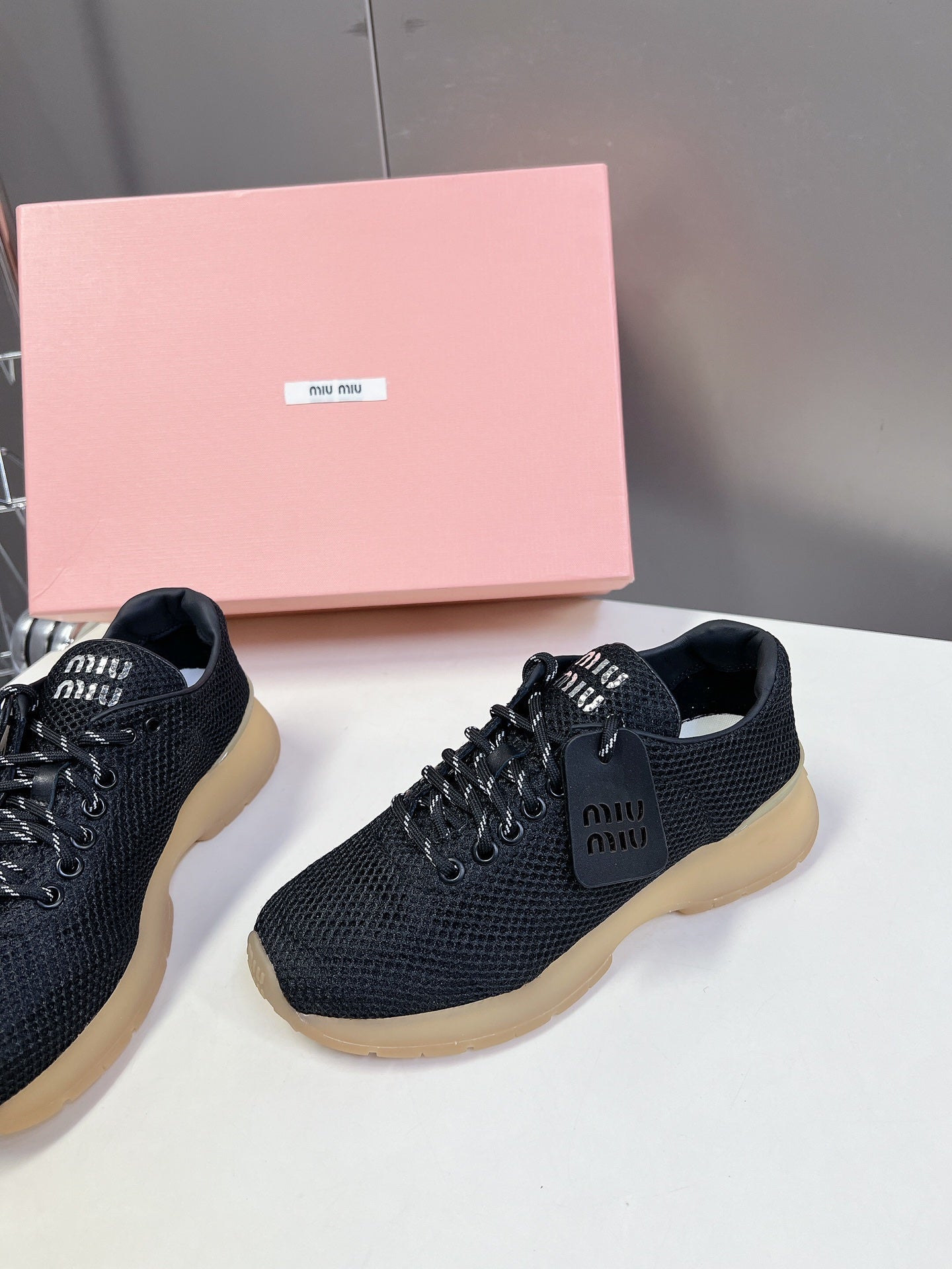 M-Sneakers