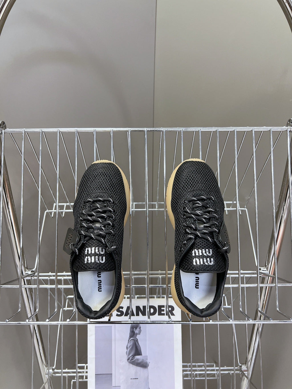 M-Sneakers
