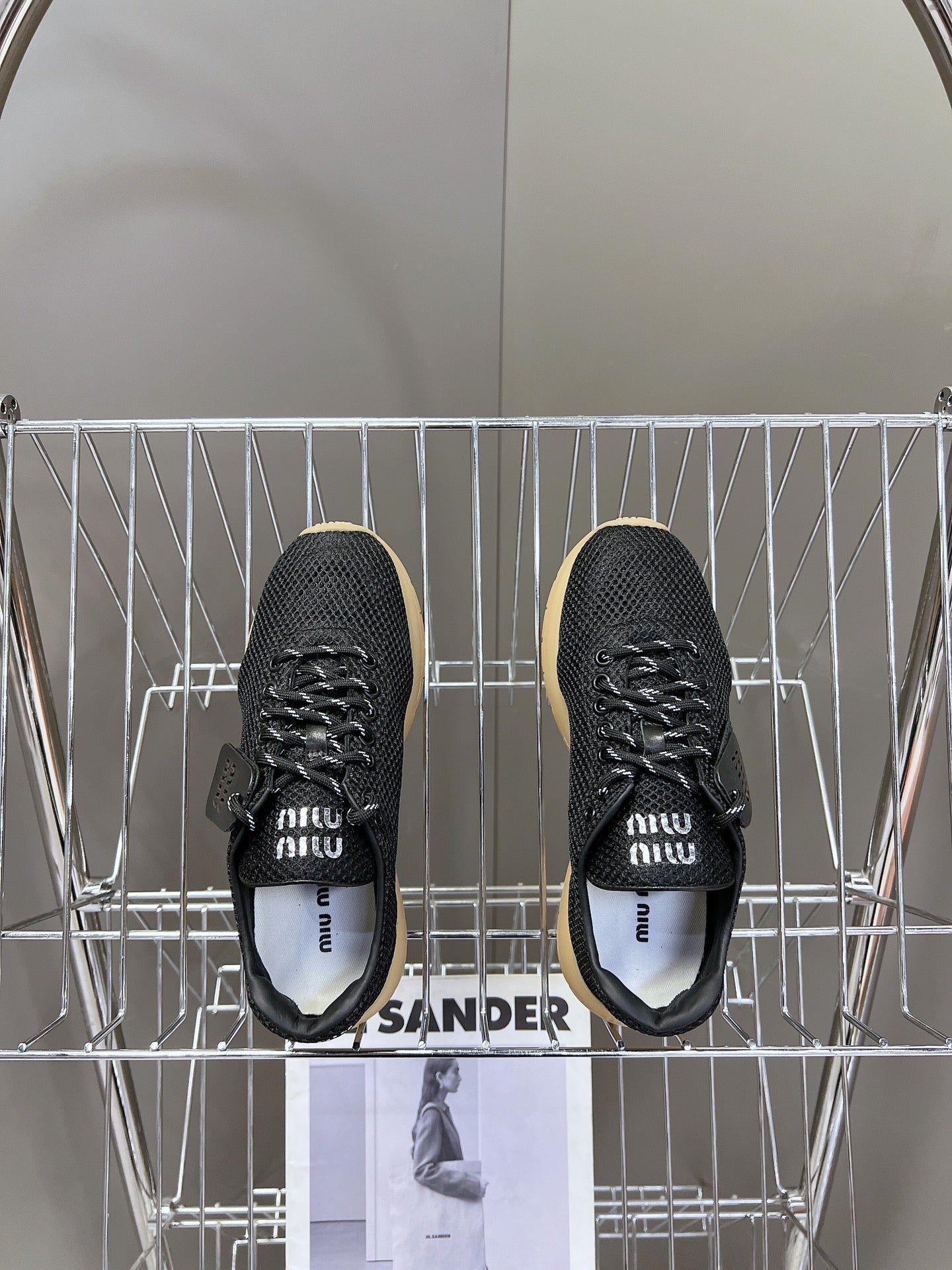 M-Sneakers