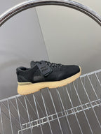 M-Sneakers