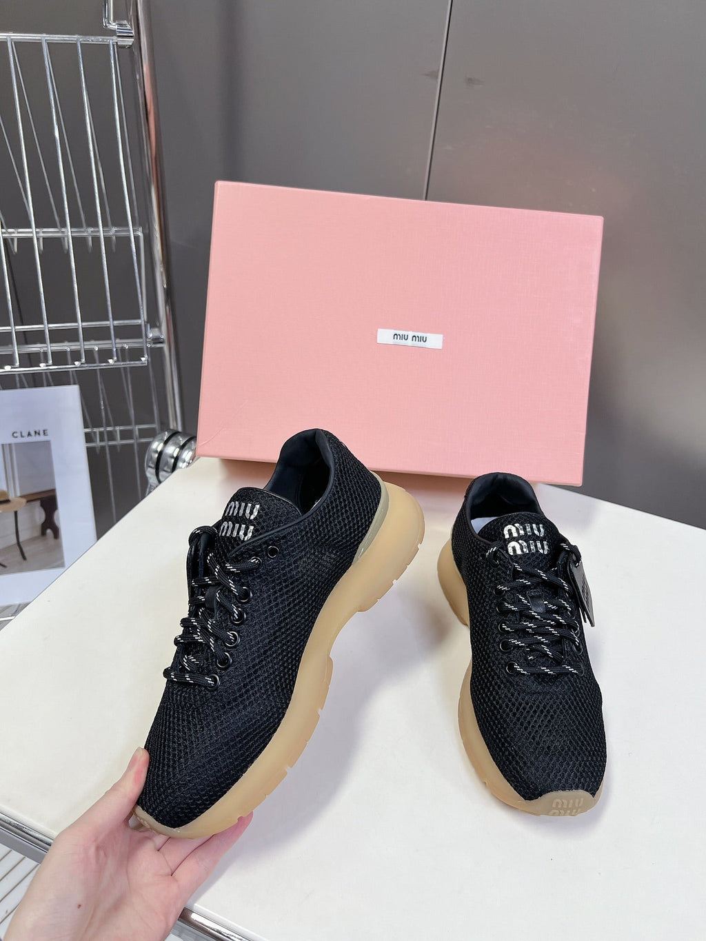 M-Sneakers