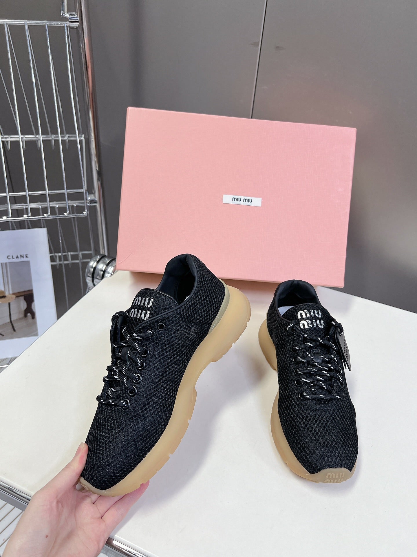 M-Sneakers