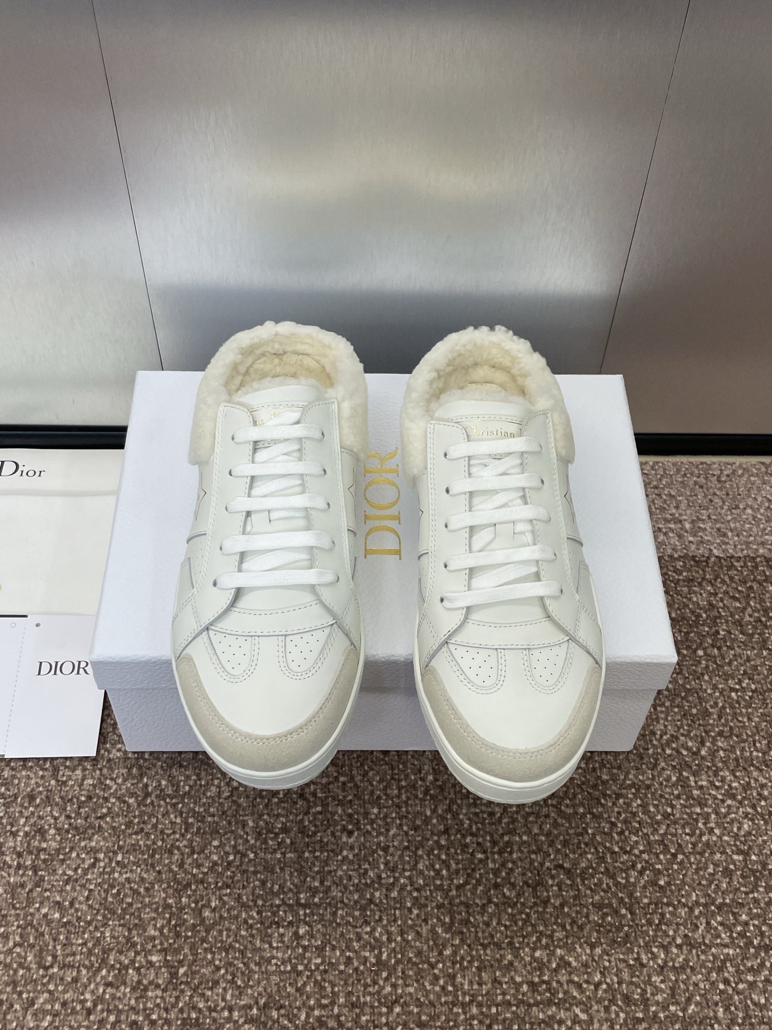 D-Sneakers