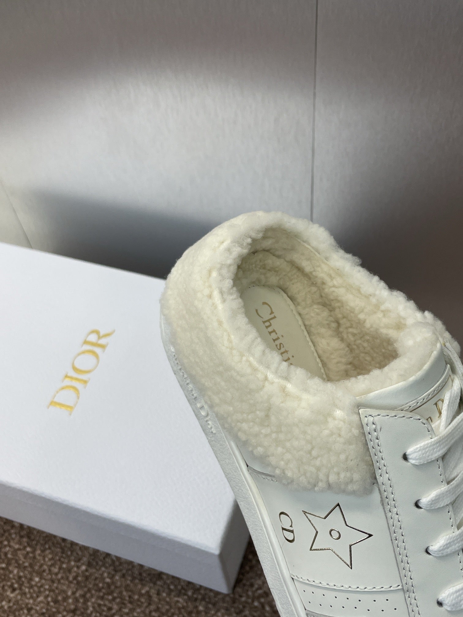 D-Sneakers
