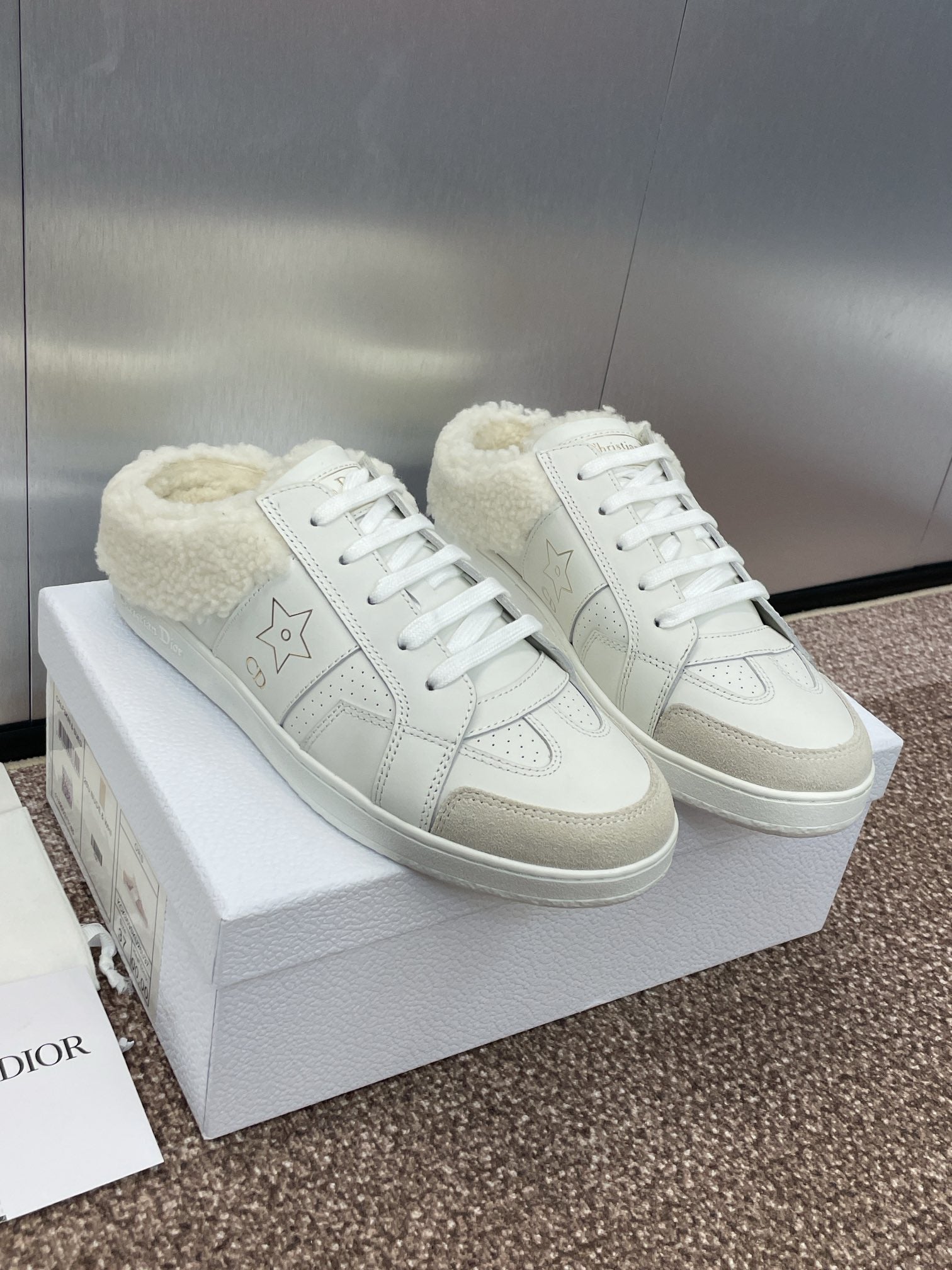 D-Sneakers