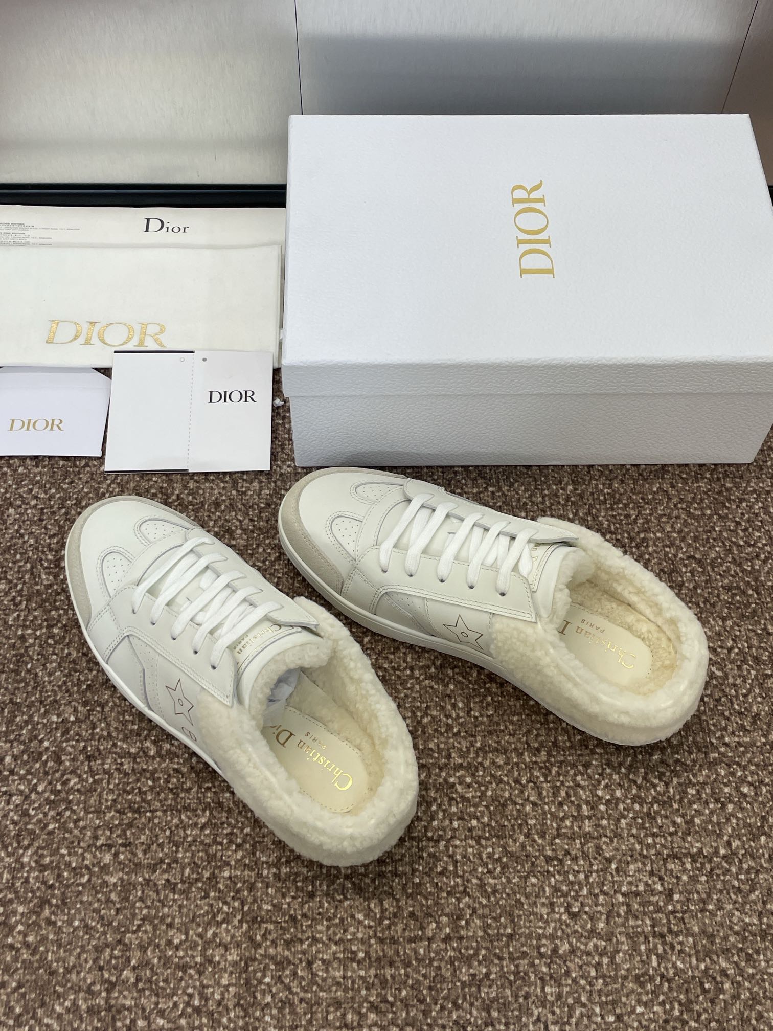 D-Sneakers