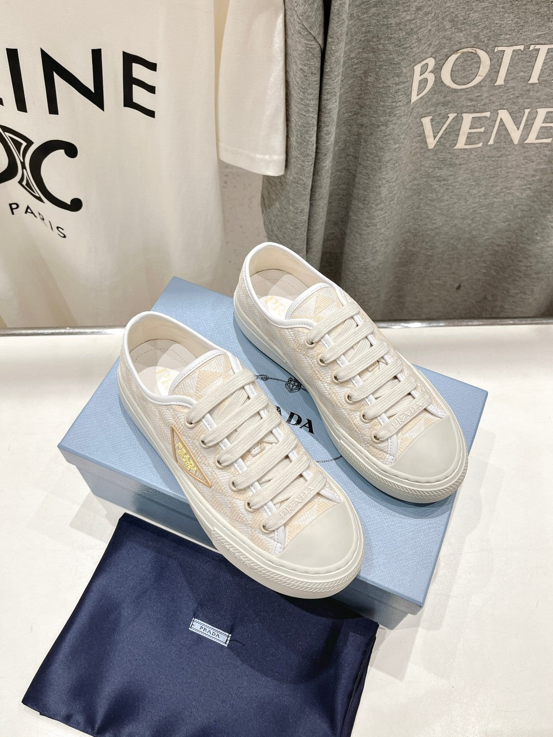 P-Sneakers