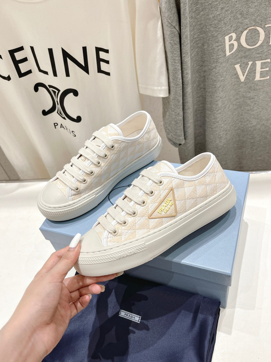 P-Sneakers
