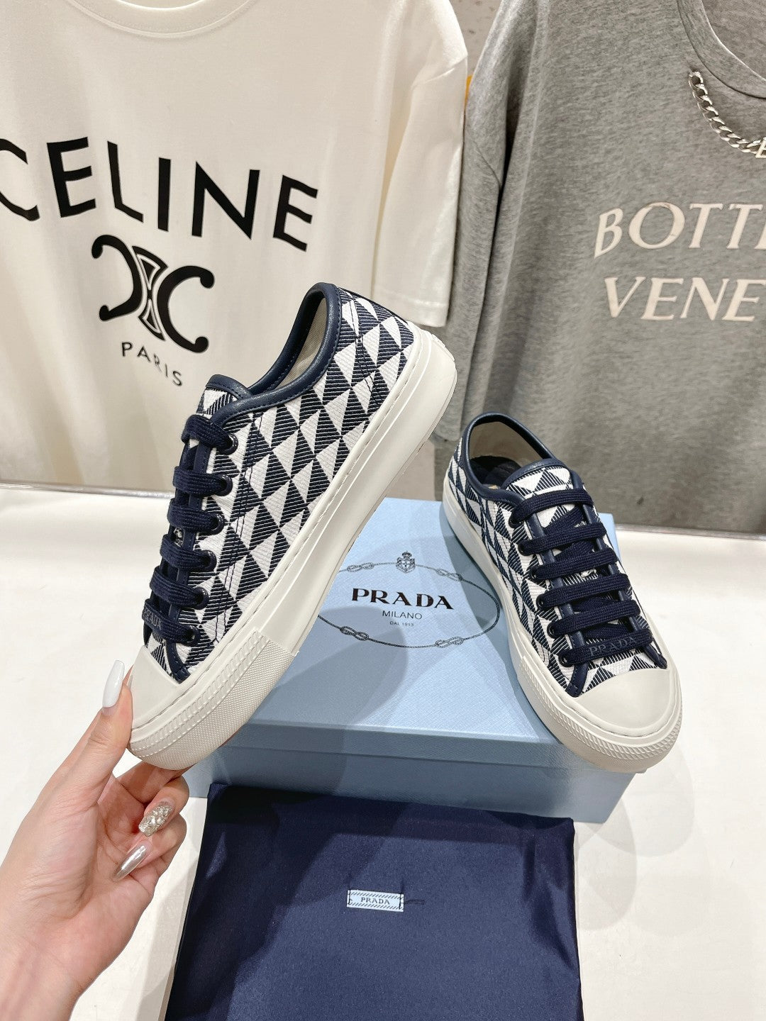 P-Sneakers