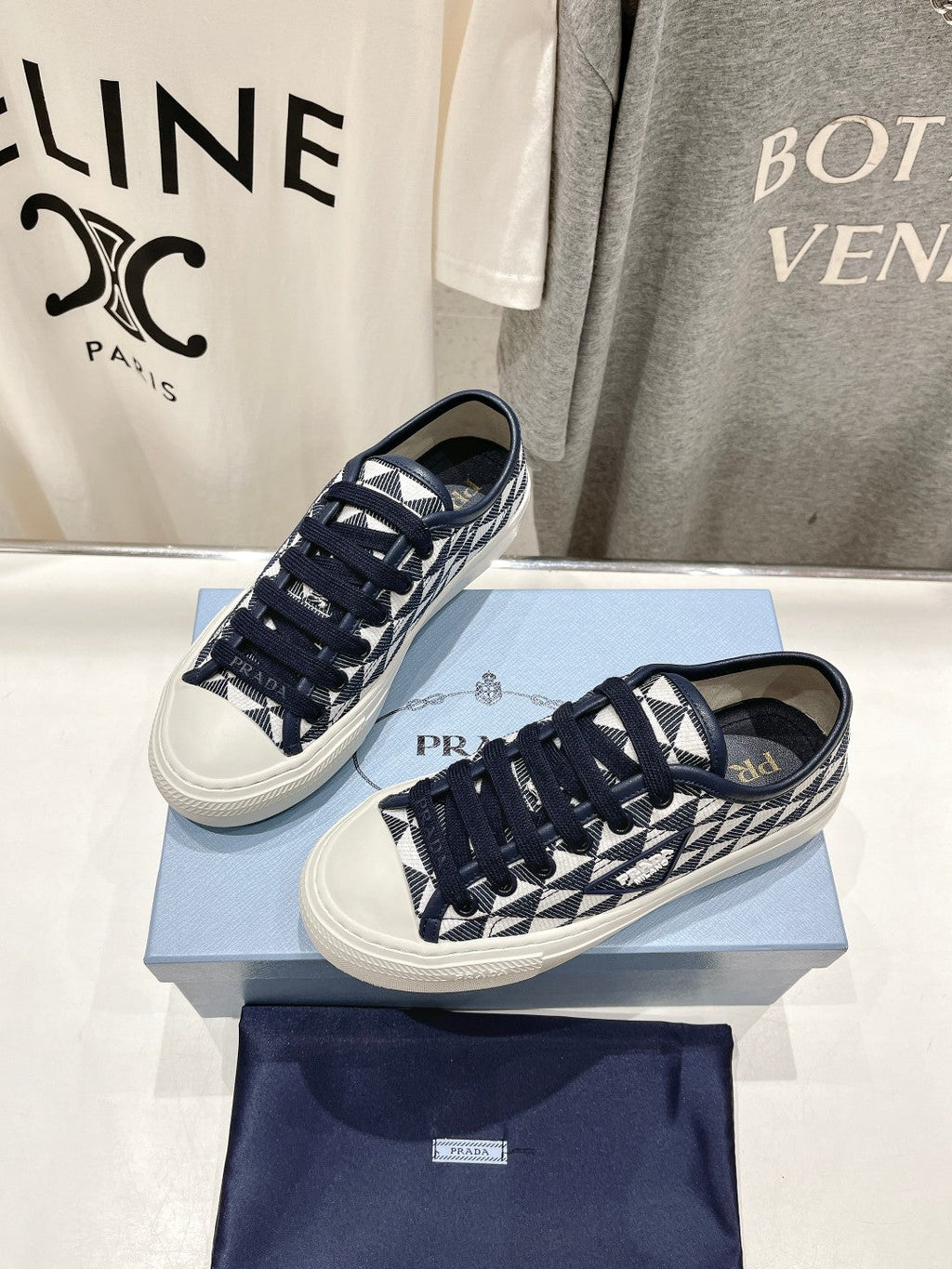 P-Sneakers