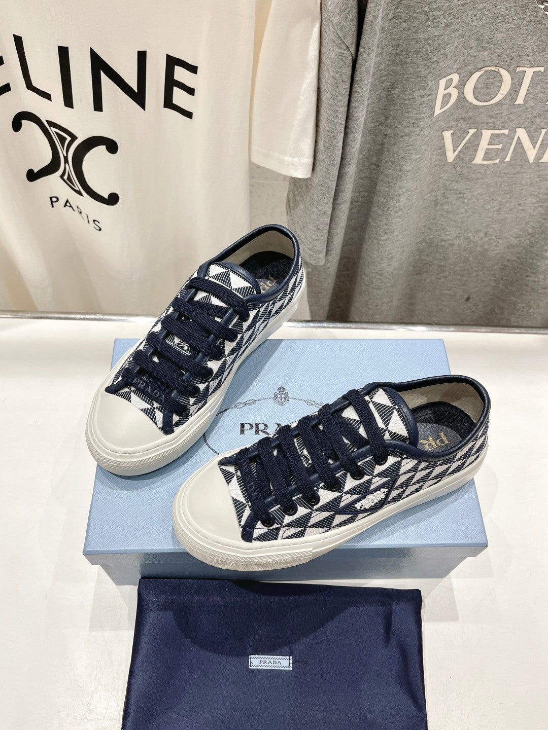 P-Sneakers