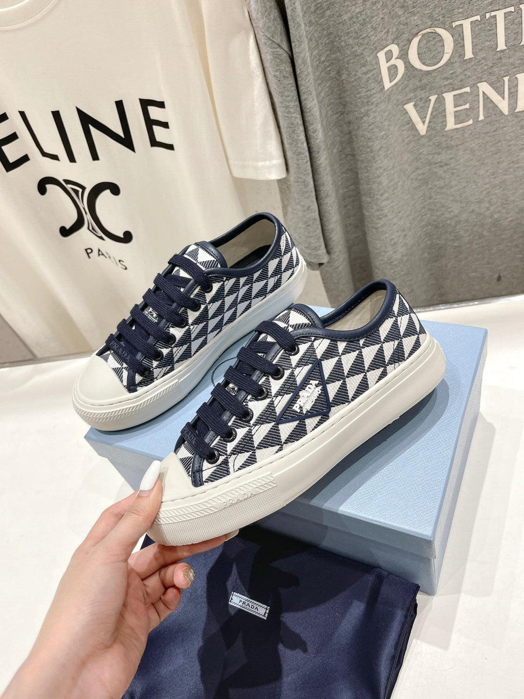 P-Sneakers