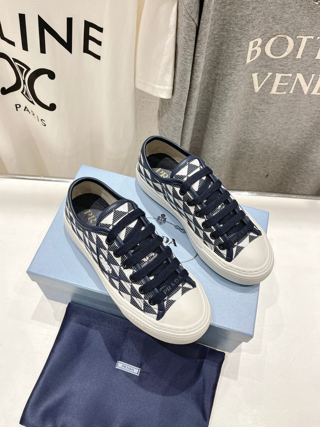 P-Sneakers