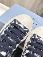 P-Sneakers