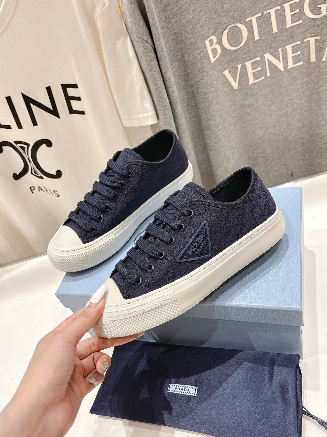 P-Sneakers