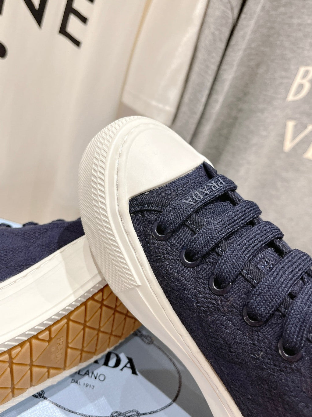 P-Sneakers