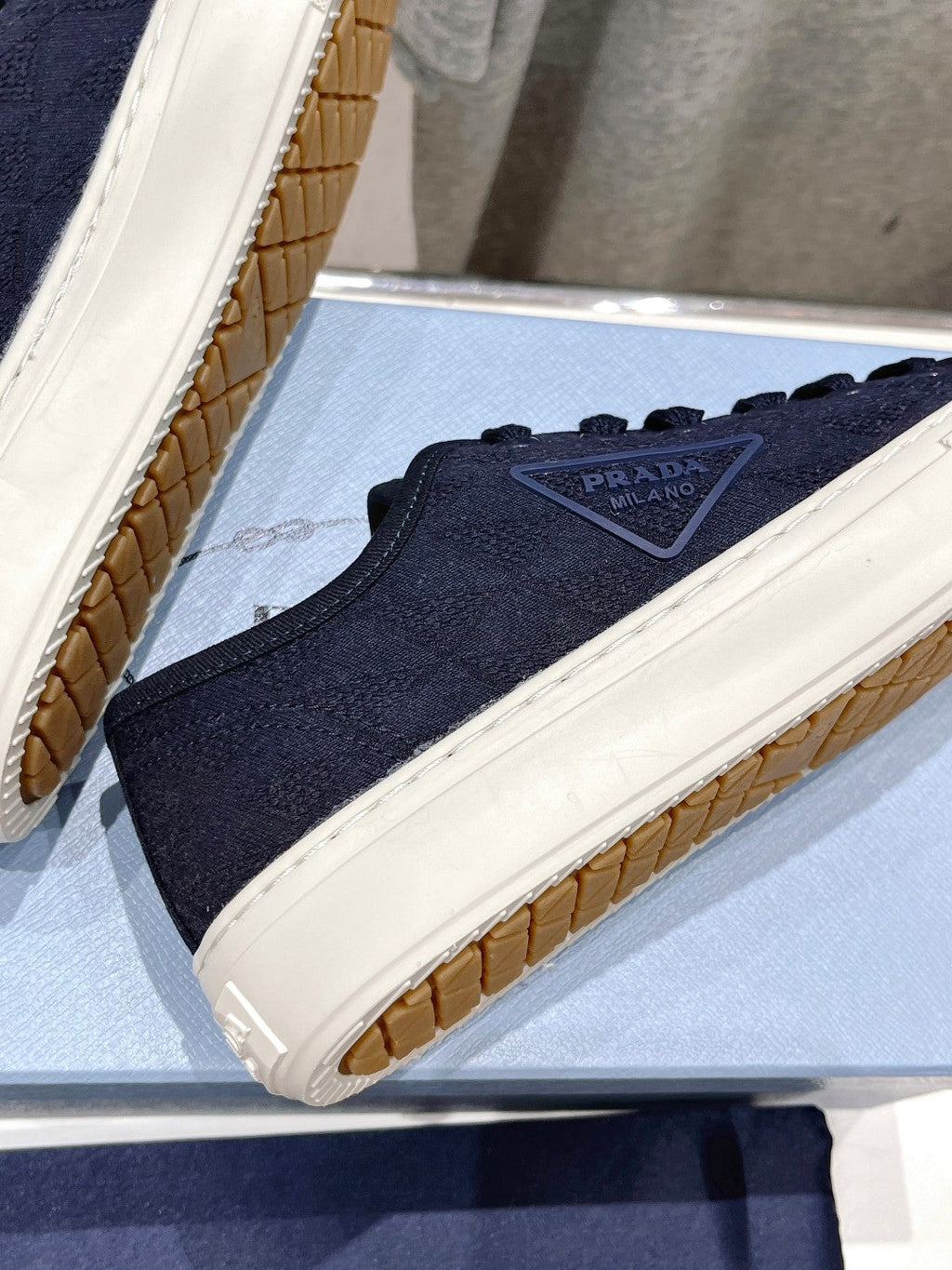 P-Sneakers