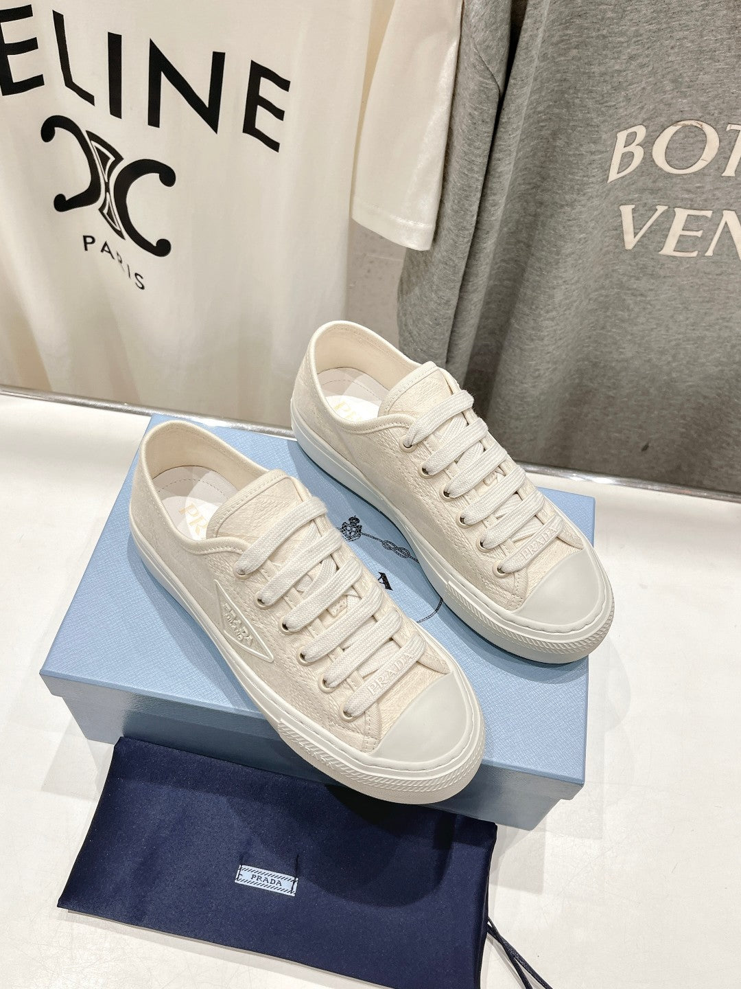 P-Sneakers