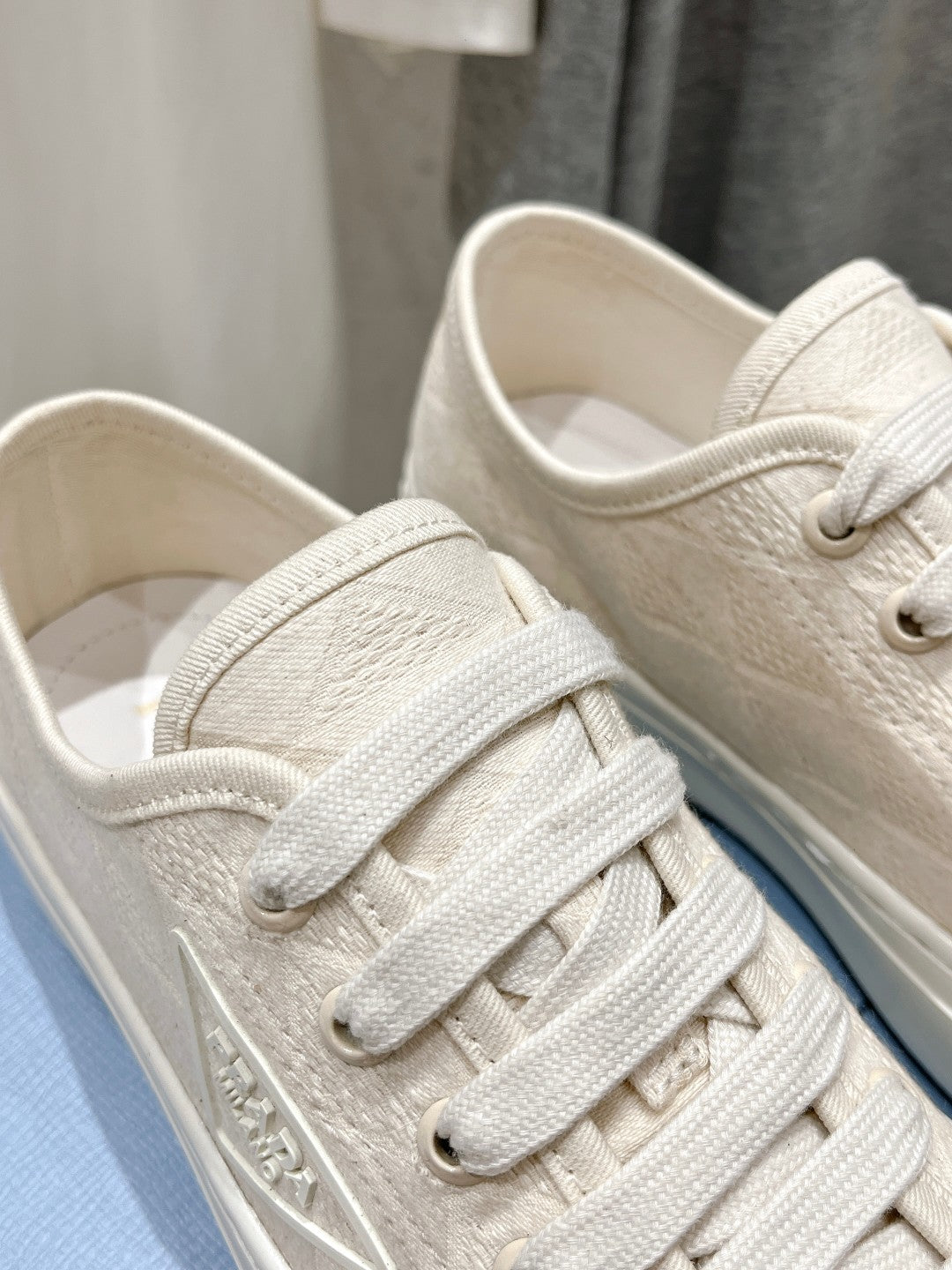 P-Sneakers