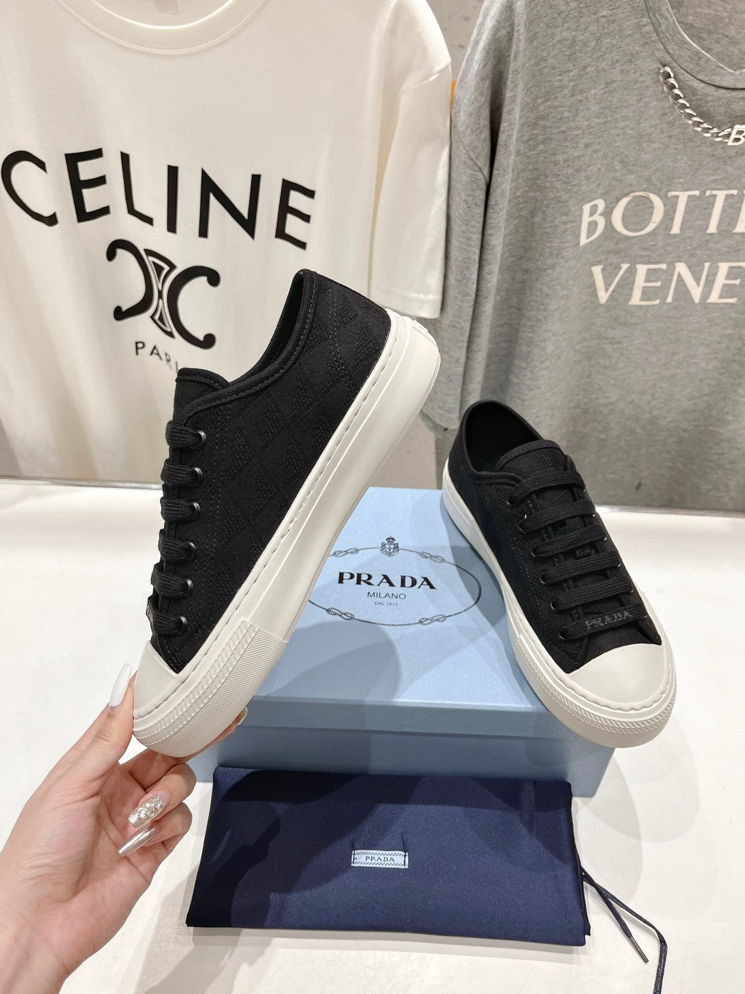 P-Sneakers