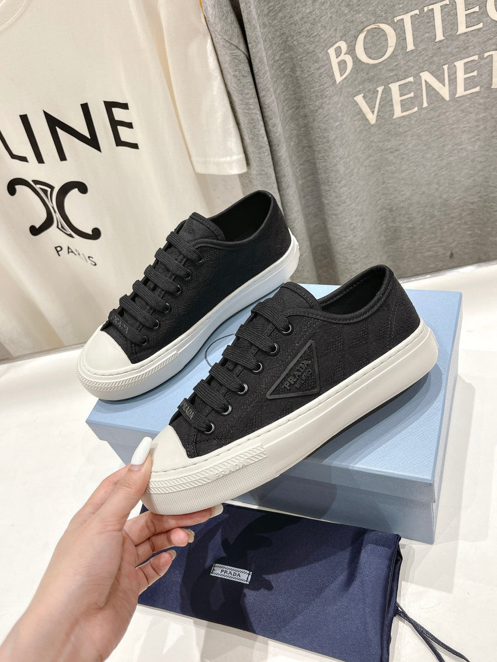 P-Sneakers