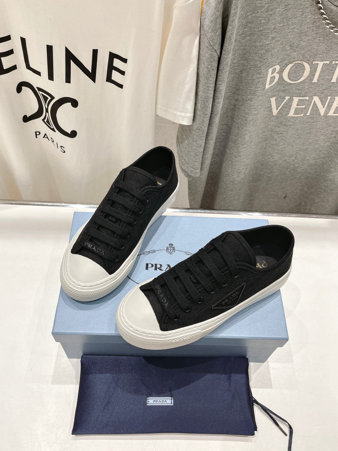 P-Sneakers