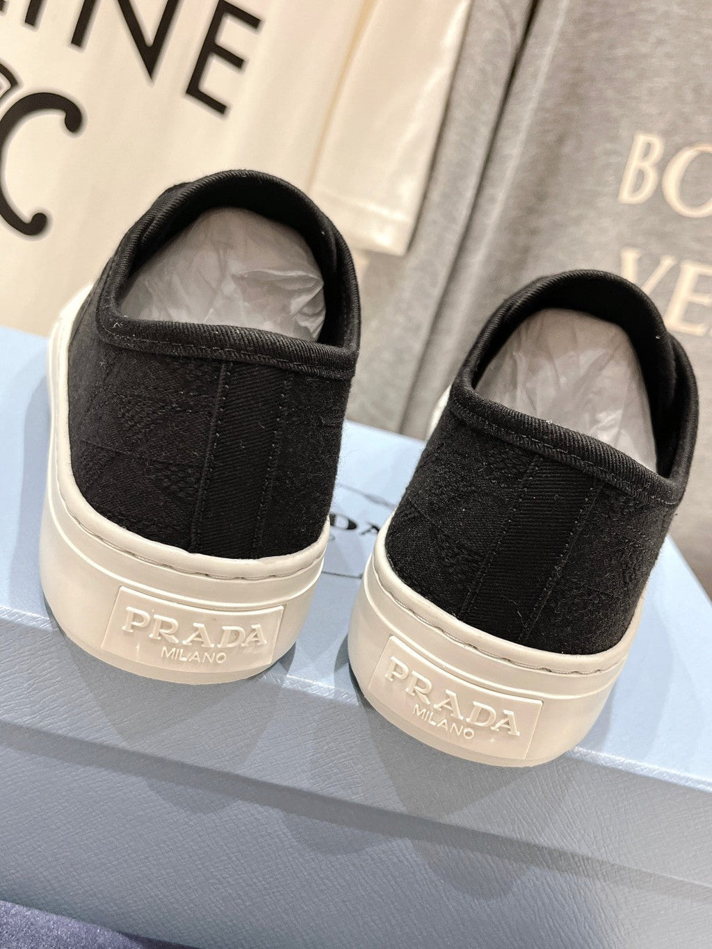 P-Sneakers
