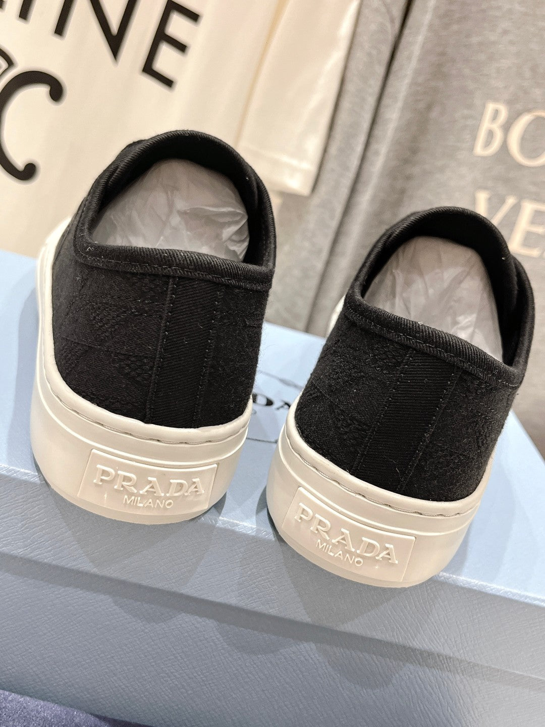 P-Sneakers