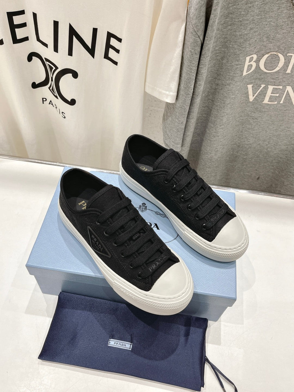 P-Sneakers