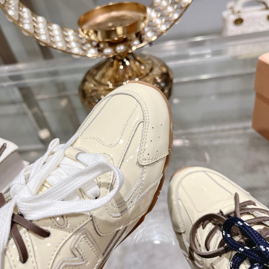 M-Sneakers