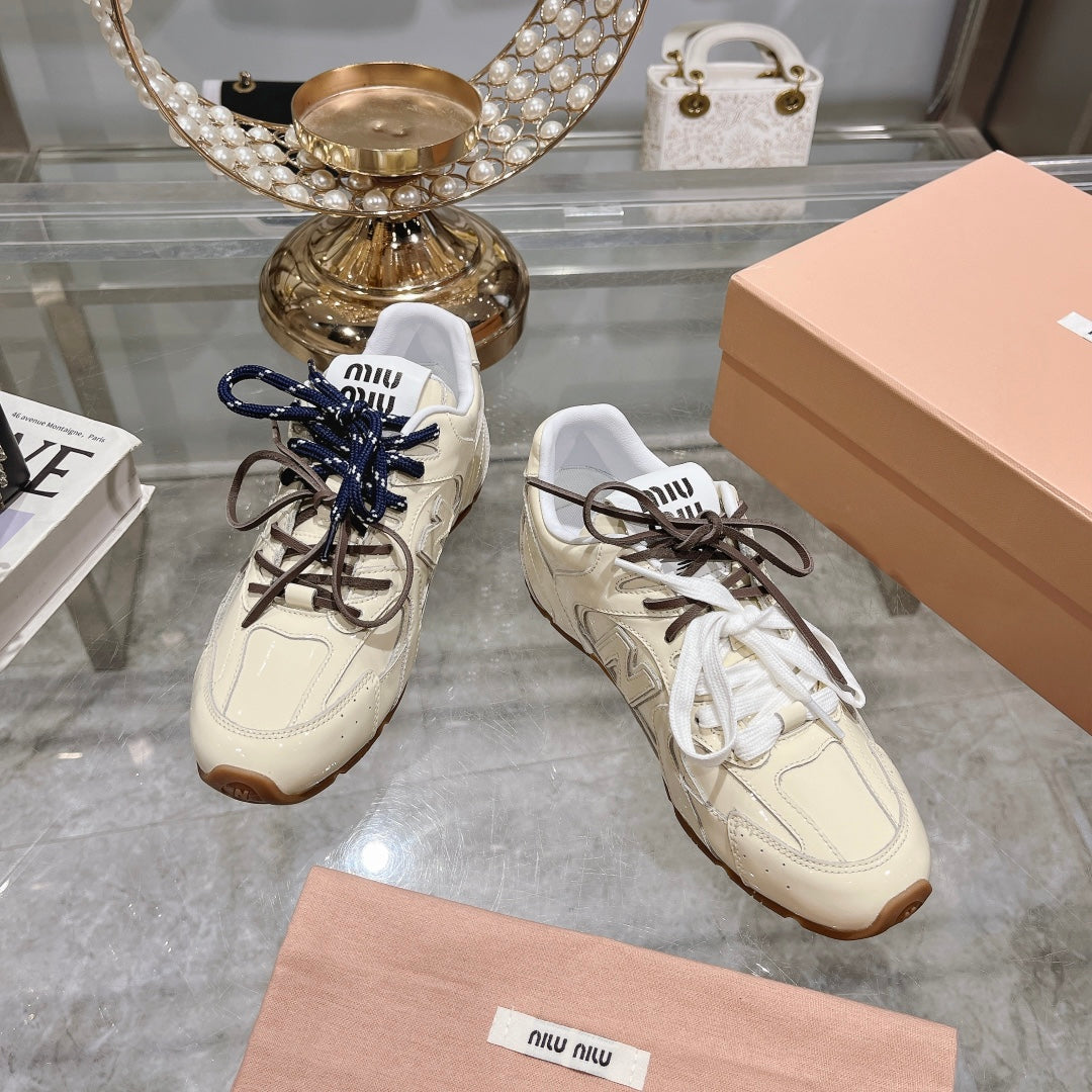 M-Sneakers