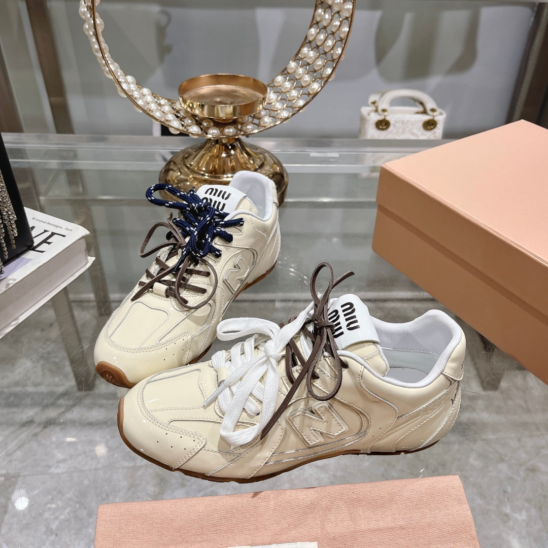 M-Sneakers